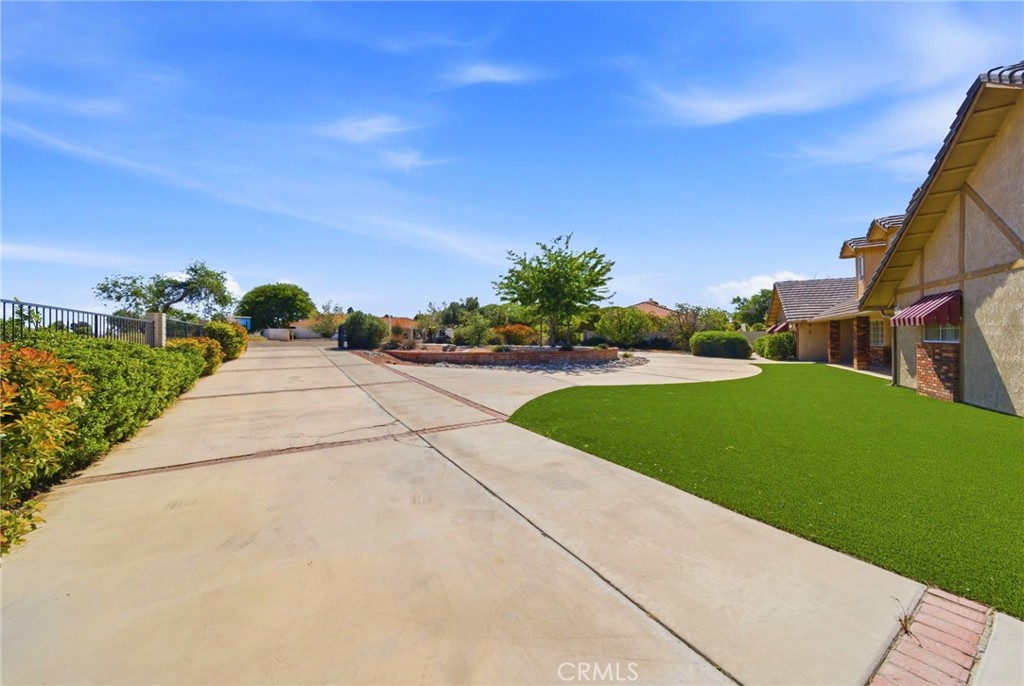 19670 Tonkawan Road Apple Valley, CA 92307 - Photo 7 of 70