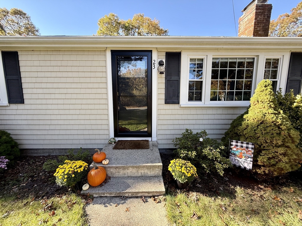 23 Circuit Road North Yarmouth, MA 02673 - Photo 2 of 34 a front view of a house