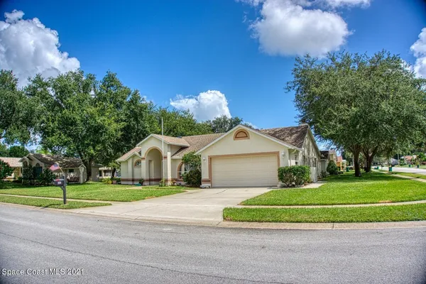 $2,500 | 805 Crossbow Drive, Melbourne, FL 32904