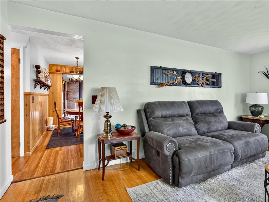 736 Paul Road Chili, NY 14624 - Photo 16 of 39 Living room