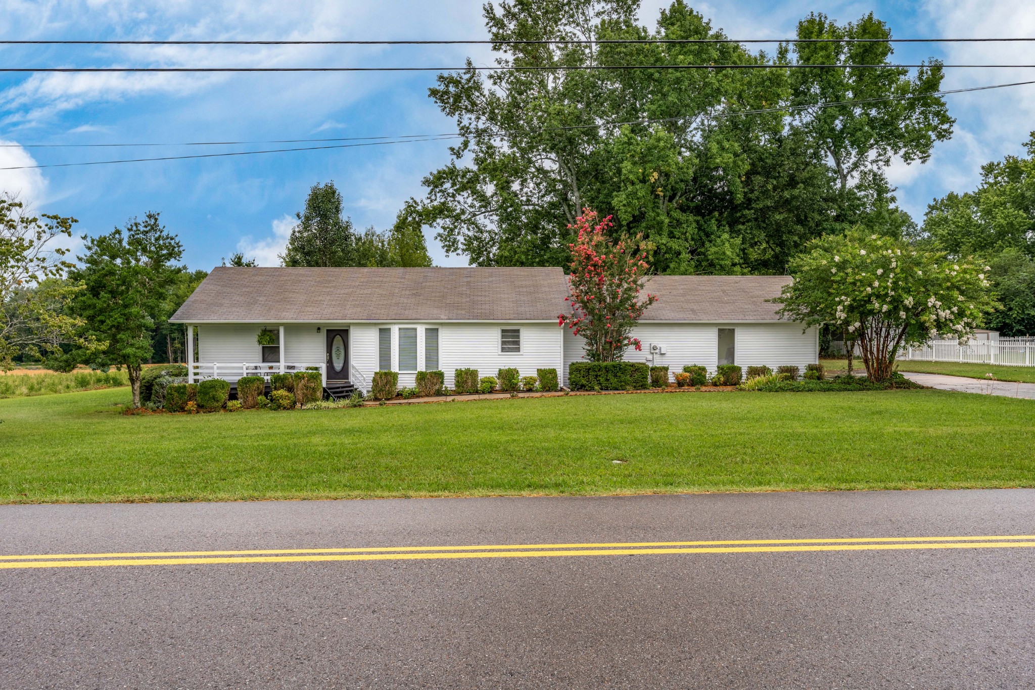 7 South Patrick Road Fayetteville, TN 37334 - Photo 1 of 32 a front view of a house with a garden