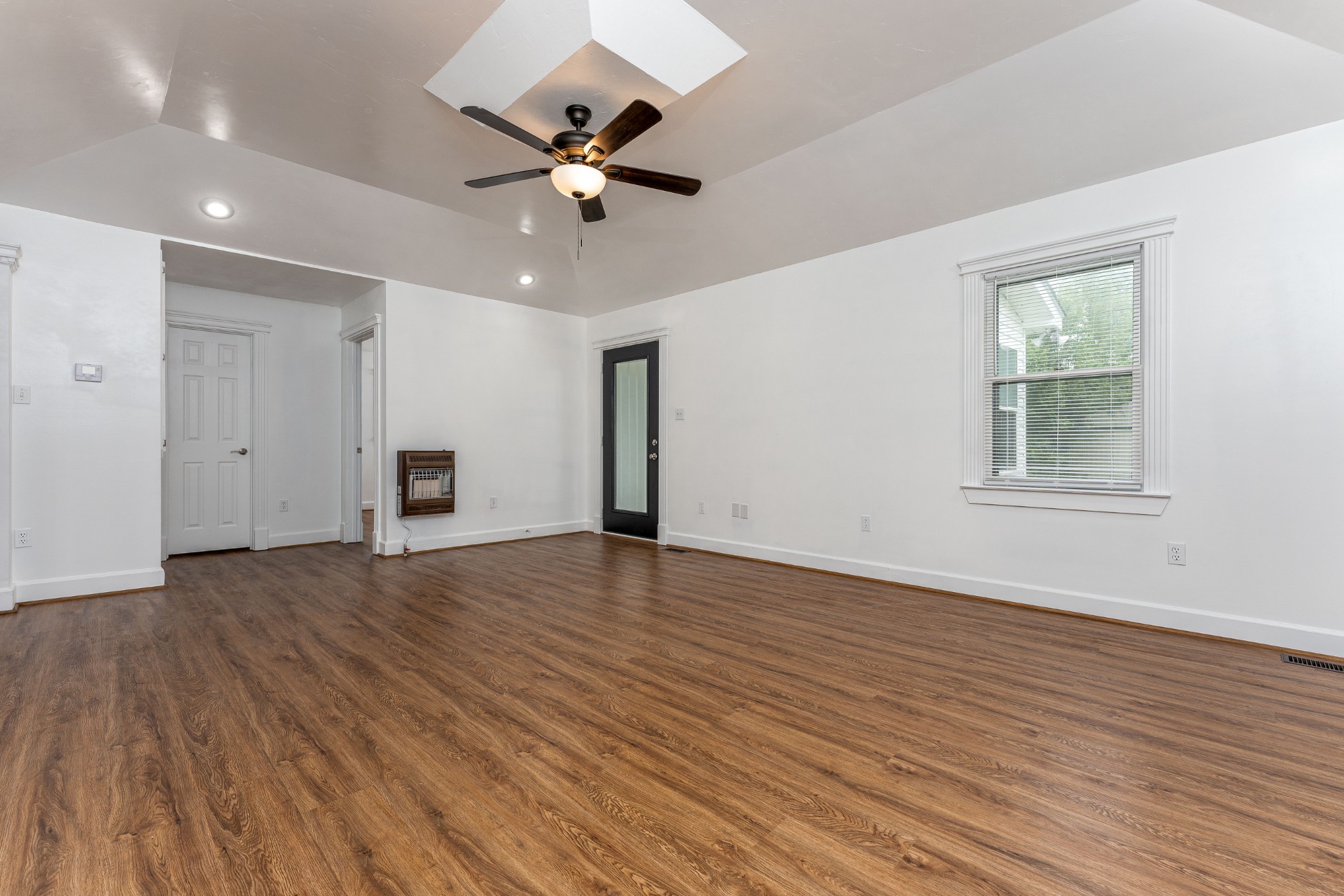 7 South Patrick Road Fayetteville, TN 37334 - Photo 12 of 32 a view of an empty room with wooden floor and a window