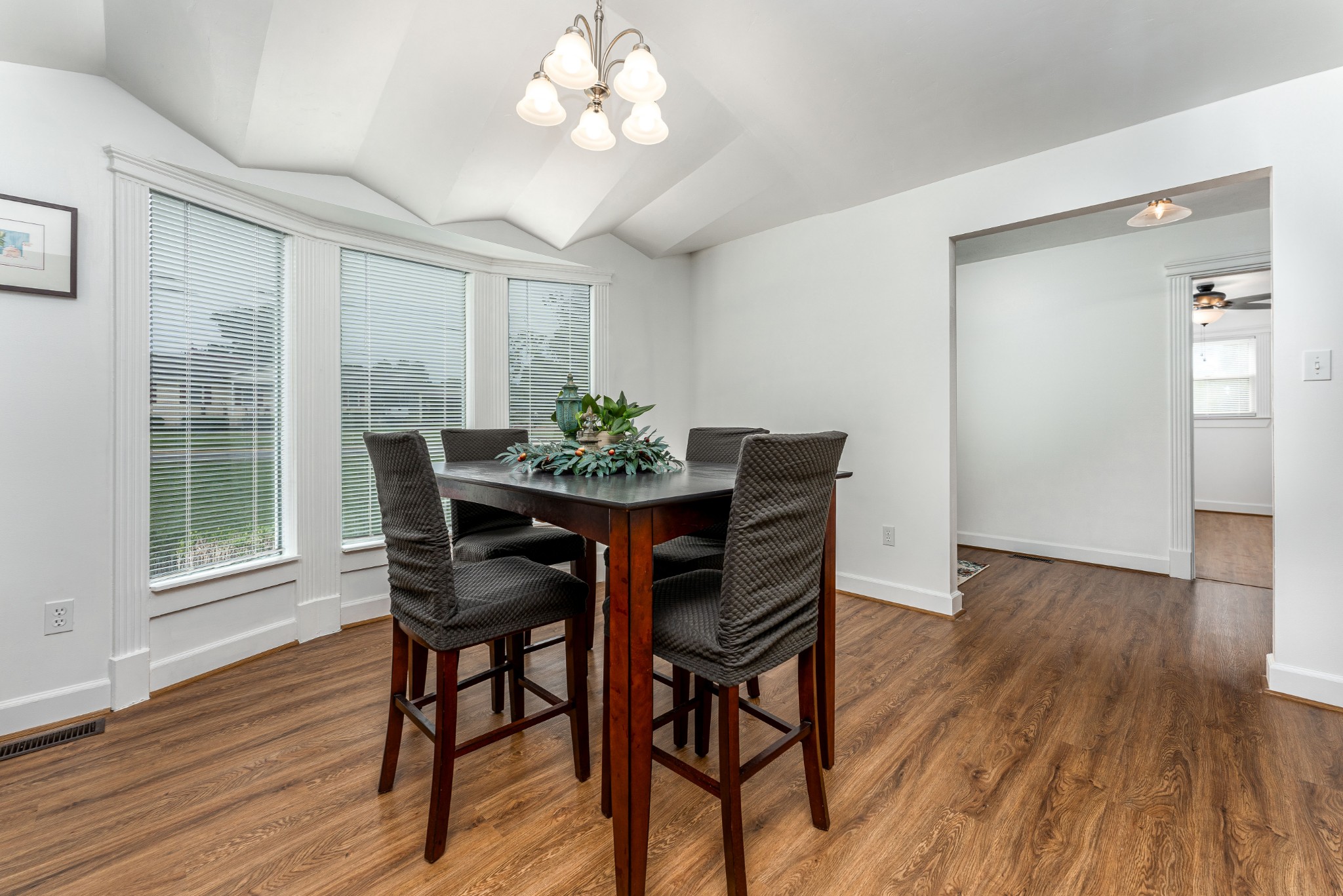 7 South Patrick Road Fayetteville, TN 37334 - Photo 17 of 32 a dining room with furniture a chandelier and wooden floor