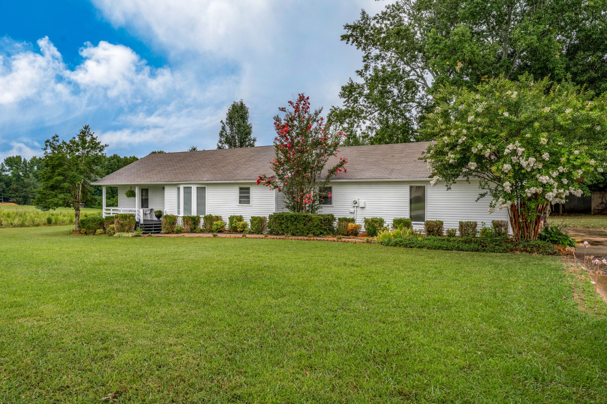 7 South Patrick Road Fayetteville, TN 37334 - Photo 2 of 32 a front view of house with yard and green space