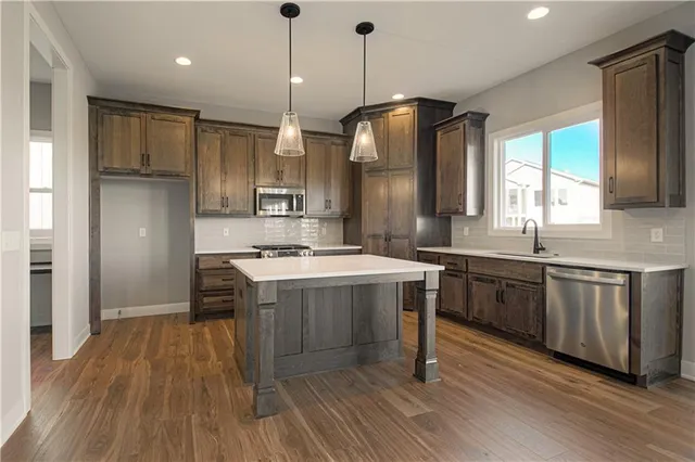 $492,950 | 1508 Southwest Arborpark Terrace, Lee's Summit, MO 64082