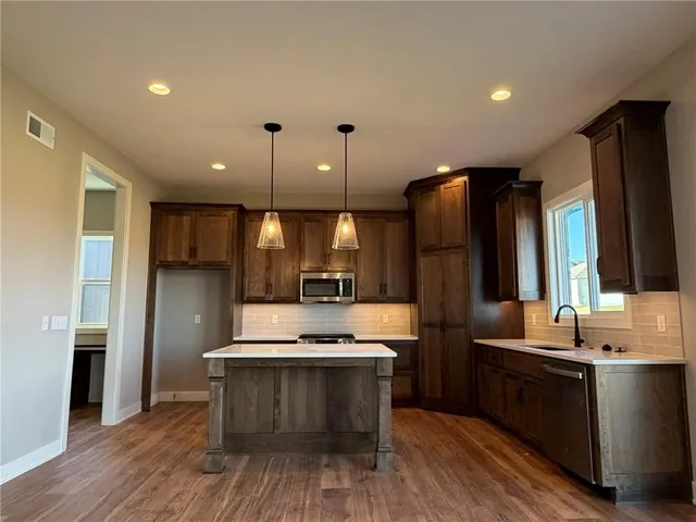 $492,950 | 1508 Southwest Arborpark Terrace, Lee's Summit, MO 64082