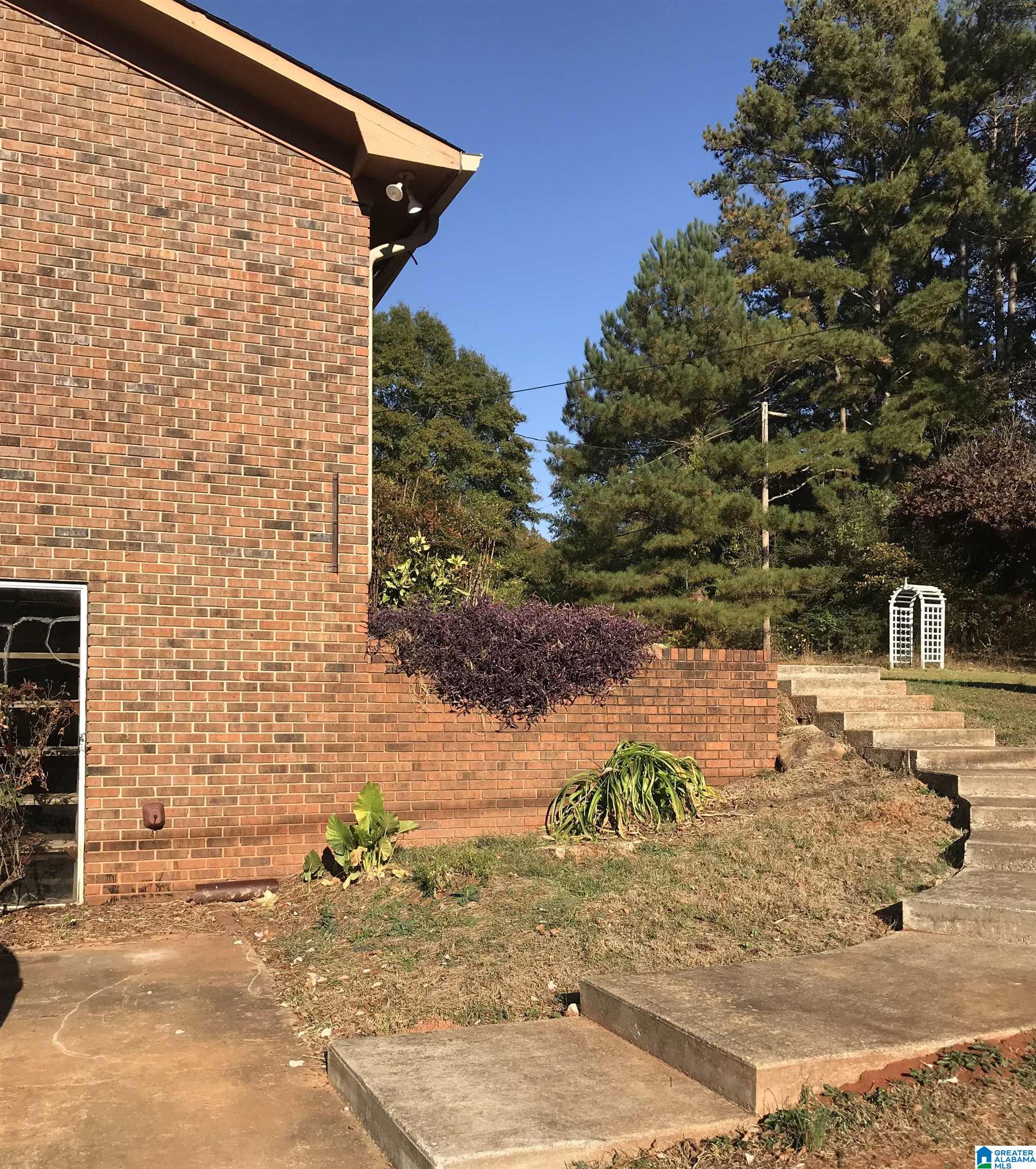 91 Oldfield Road Sylacauga, AL 35150 - Photo 7 of 41