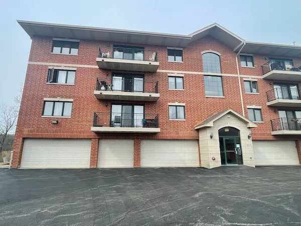 $259,900 | 6870 Winding Trail, Unit 302, Oak Forest, IL 60452
