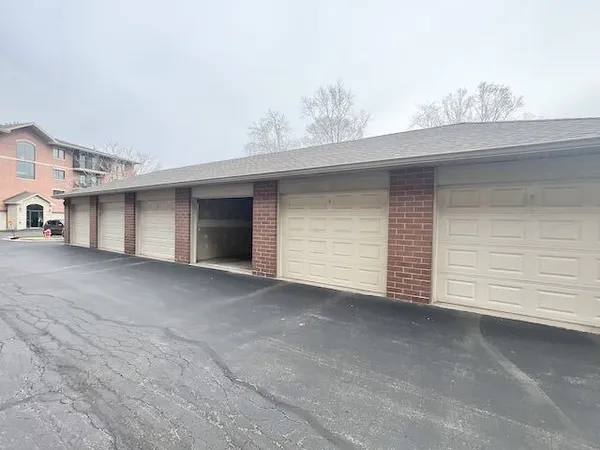 $259,900 | 6870 Winding Trail, Unit 302, Oak Forest, IL 60452