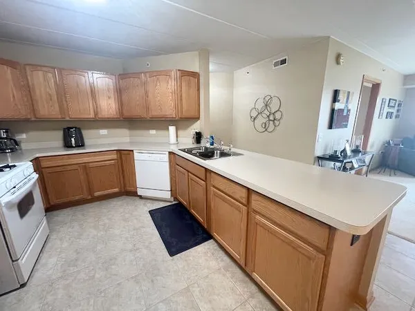 $259,900 | 6870 Winding Trail, Unit 302, Oak Forest, IL 60452