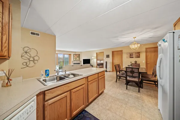 $259,900 | 6870 Winding Trail, Unit 302, Oak Forest, IL 60452