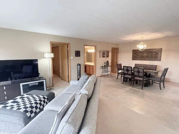 $259,900 | 6870 Winding Trail, Unit 302, Oak Forest, IL 60452