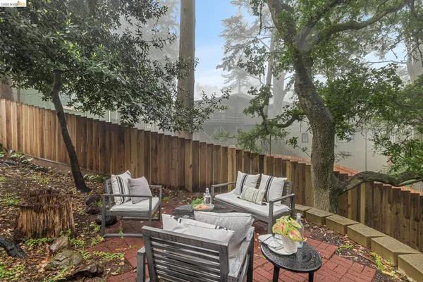 $949,000 | 18 North Circle, Oakland, CA 94611
