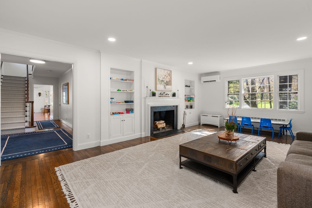 633 Boston Post Road Weston, MA 02493 - Photo 6 of 35
