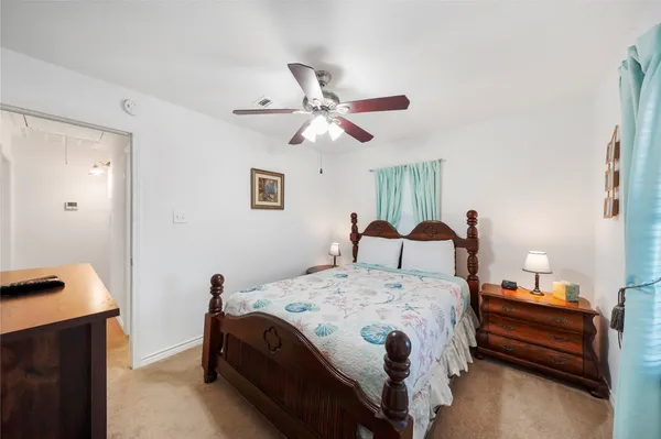 $2,050 | 6120 Avenue Q 1/2, Galveston, TX 77551
