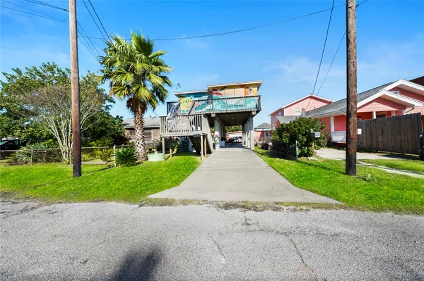 $2,050 | 6120 Avenue Q 1/2, Galveston, TX 77551