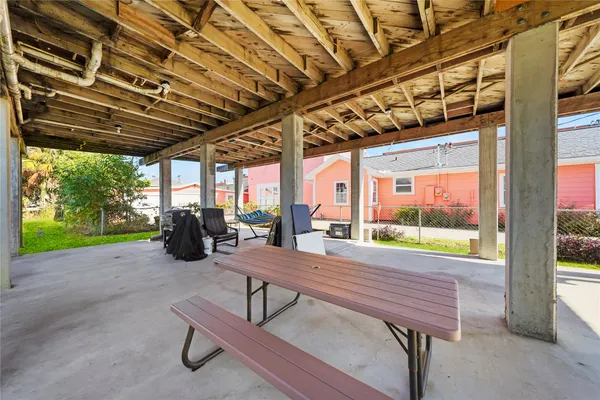 $2,050 | 6120 Avenue Q 1/2, Galveston, TX 77551