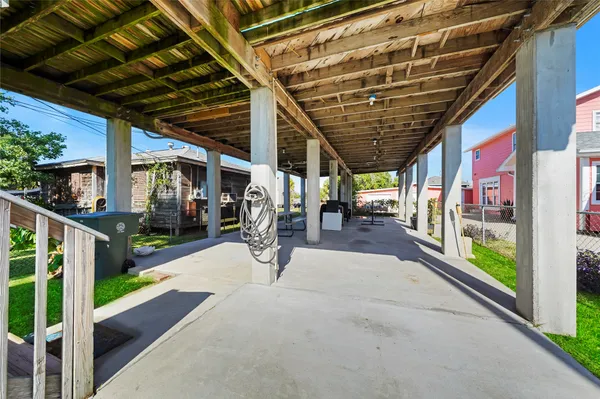 $2,050 | 6120 Avenue Q 1/2, Galveston, TX 77551