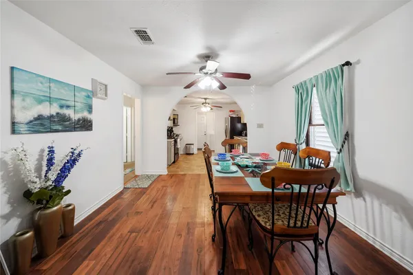 $2,050 | 6120 Avenue Q 1/2, Galveston, TX 77551