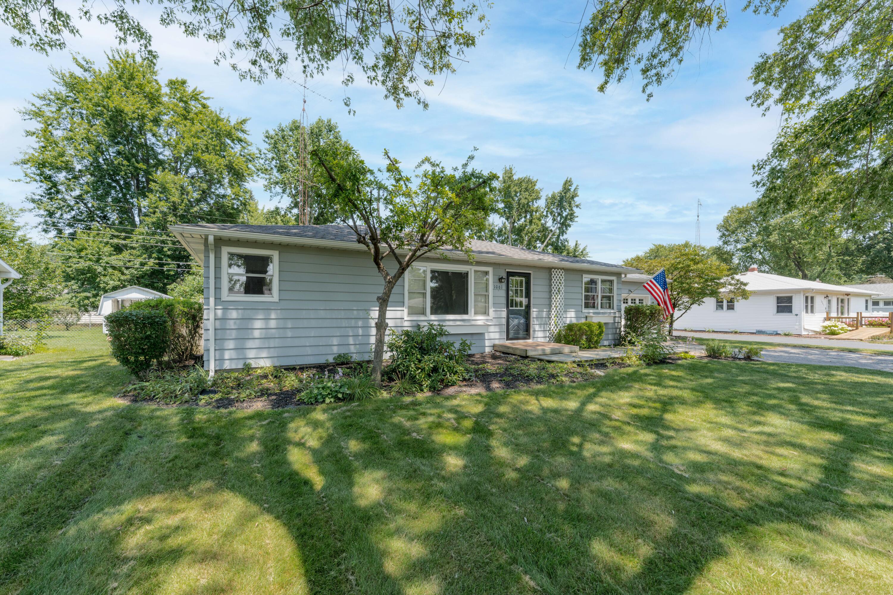 1061 Wedgewood Road St. Joseph, MI 49085 - Photo 2 of 37 Front of Home