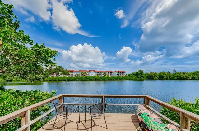 $89,900 | 4580 Overlook Drive Northeast, Unit 191, St. Petersburg, FL 33703