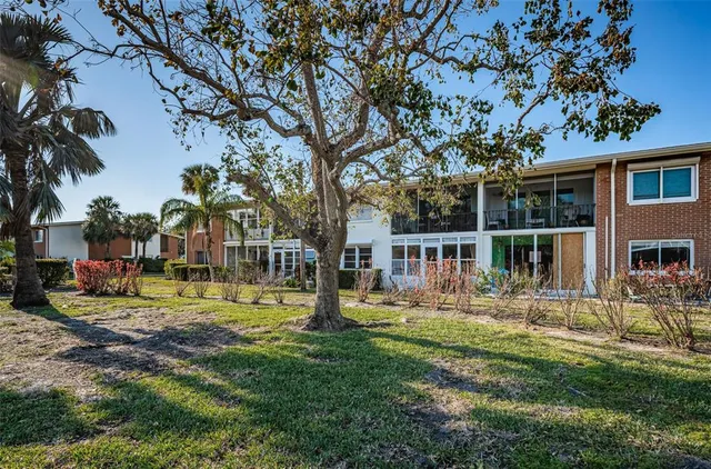 $89,900 | 4580 Overlook Drive Northeast, Unit 191, St. Petersburg, FL 33703