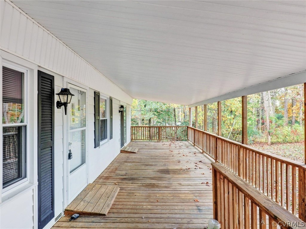 Front sitting porch