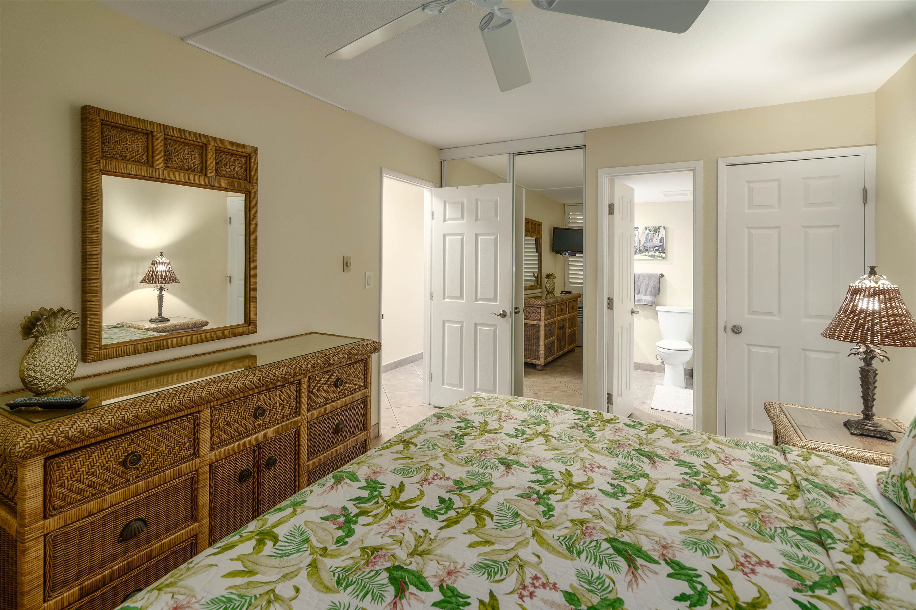 2695 South Kihei Road, Unit 2102 Kihei, HI 96753 - Photo 7 of 35 a spacious bathroom with a sink and a mirror