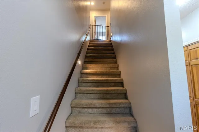 $450,000 | 16960 Lemming Lane, St. Robert, MO 65584