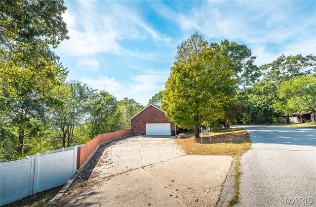 $450,000 | 16960 Lemming Lane, St. Robert, MO 65584