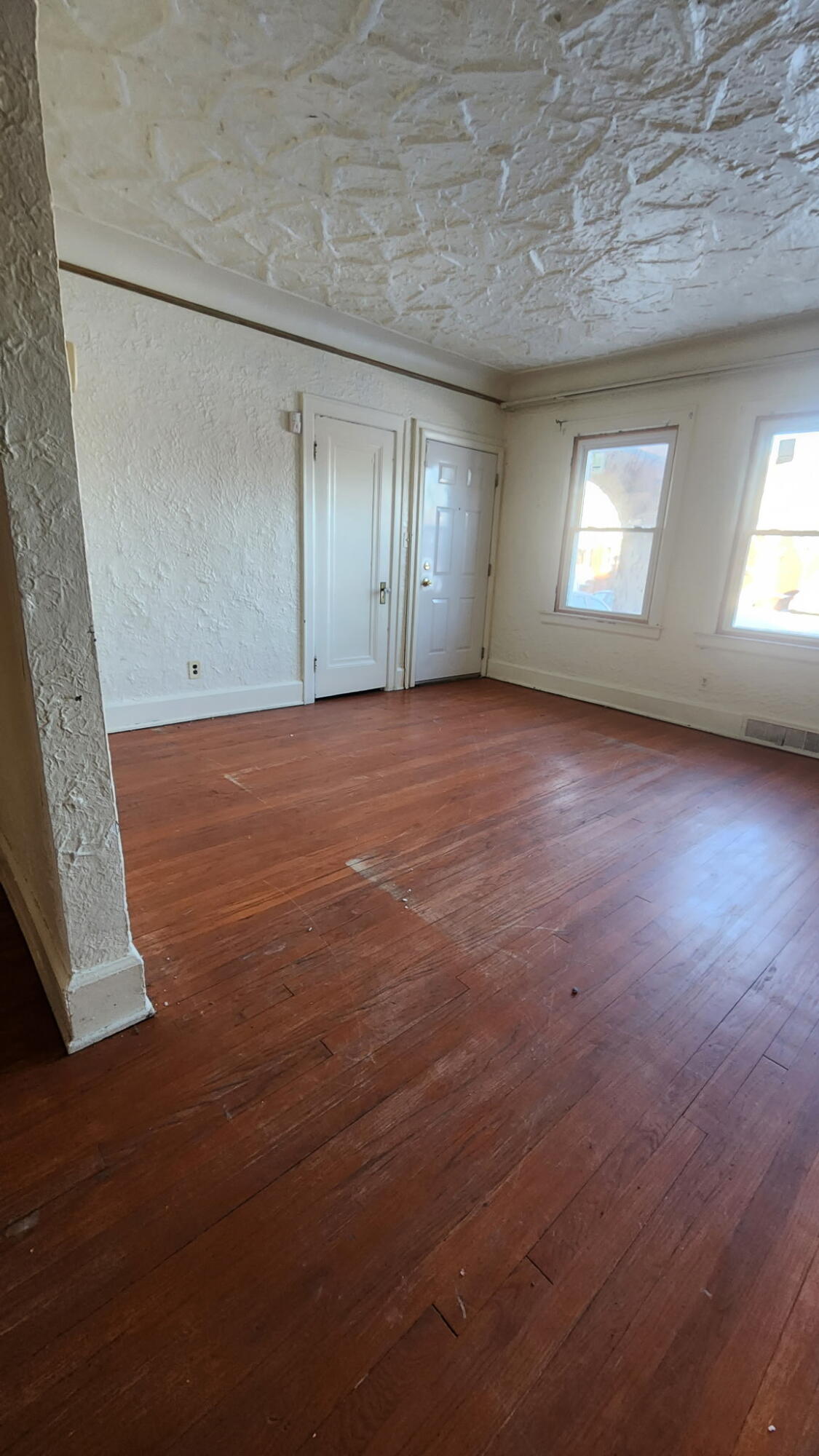 12609 Santa Rosa Drive Detroit, MI 48238 - Photo 5 of 18 Santa Rosa Living Room