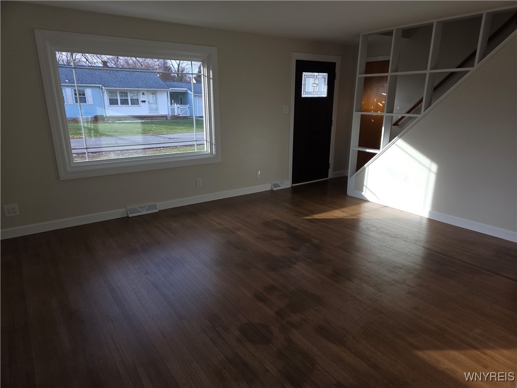 300 Kerr Street Lewiston, NY 14092 - Photo 5 of 23