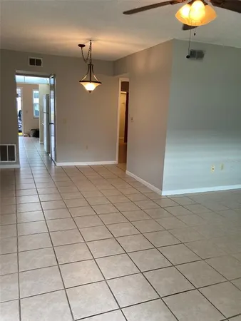 $1,400 | 5257 81st Lane North, Unit 6, St. Petersburg, FL 33709