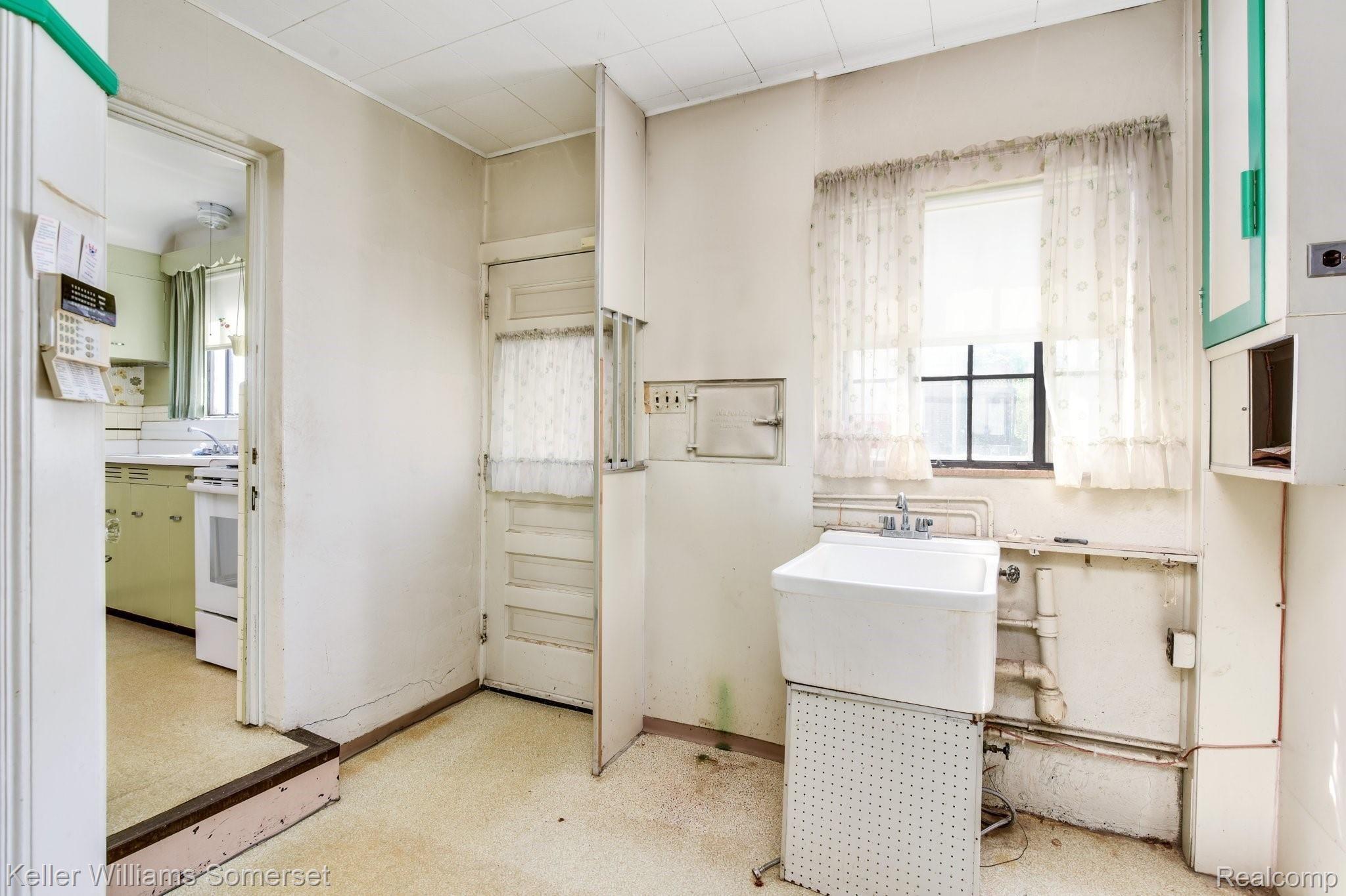 4165 Balfour Road Detroit, MI 48224 - Photo 12 of 27 LAUNDRY ROOM