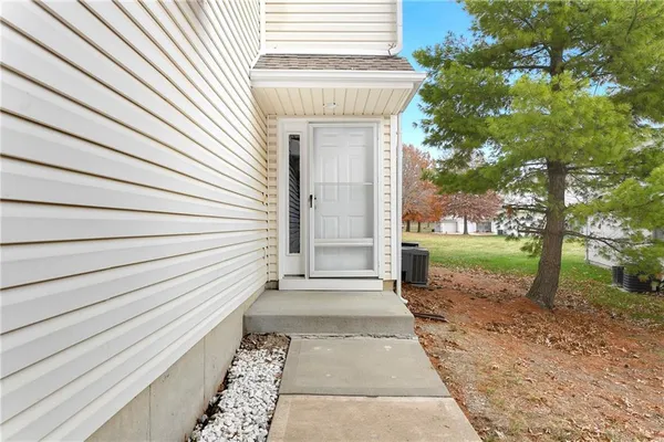 $205,000 | 1327 Southeast Broadway Circle, Lee's Summit, MO 64081