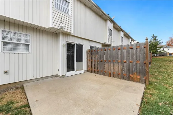 $205,000 | 1327 Southeast Broadway Circle, Lee's Summit, MO 64081