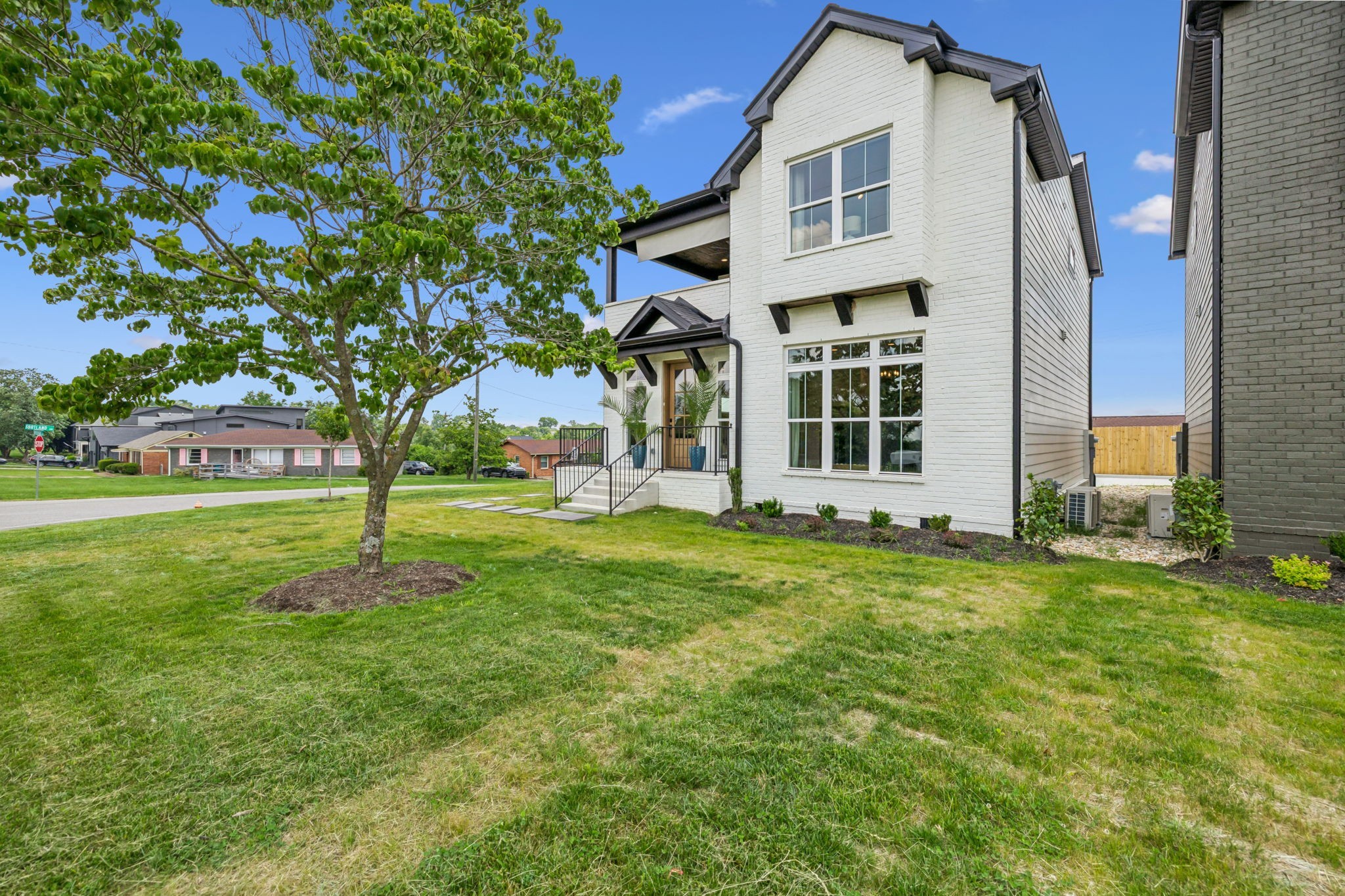 257 B Riverside Drive Nashville, TN 37206 - Photo 2 of 56 front view of a house with a yard
