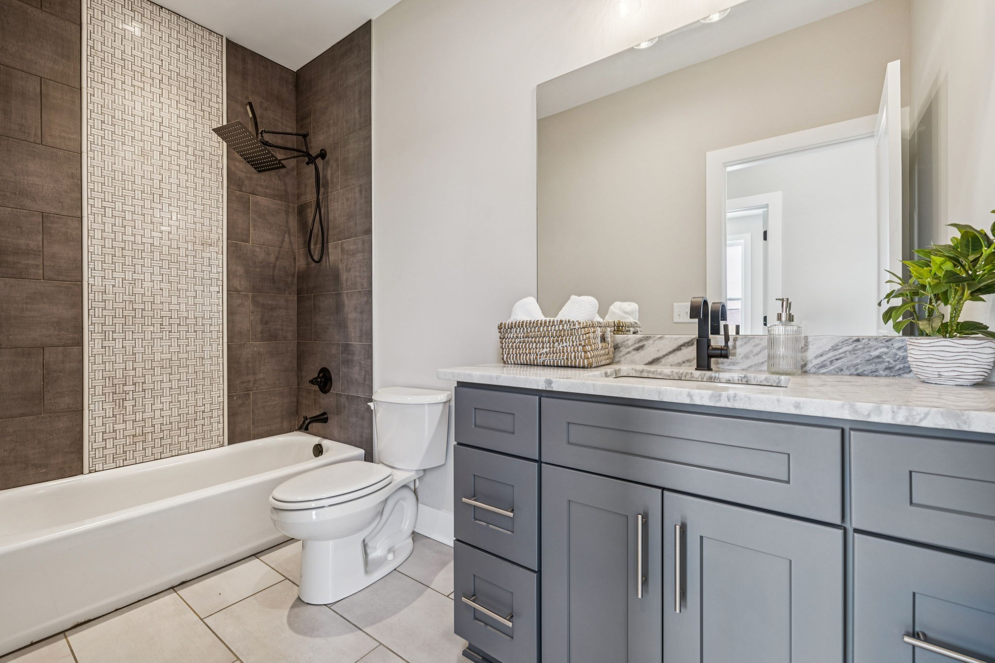257 B Riverside Drive Nashville, TN 37206 - Photo 21 of 56 a bathroom with a granite countertop sink a toilet and bathtub