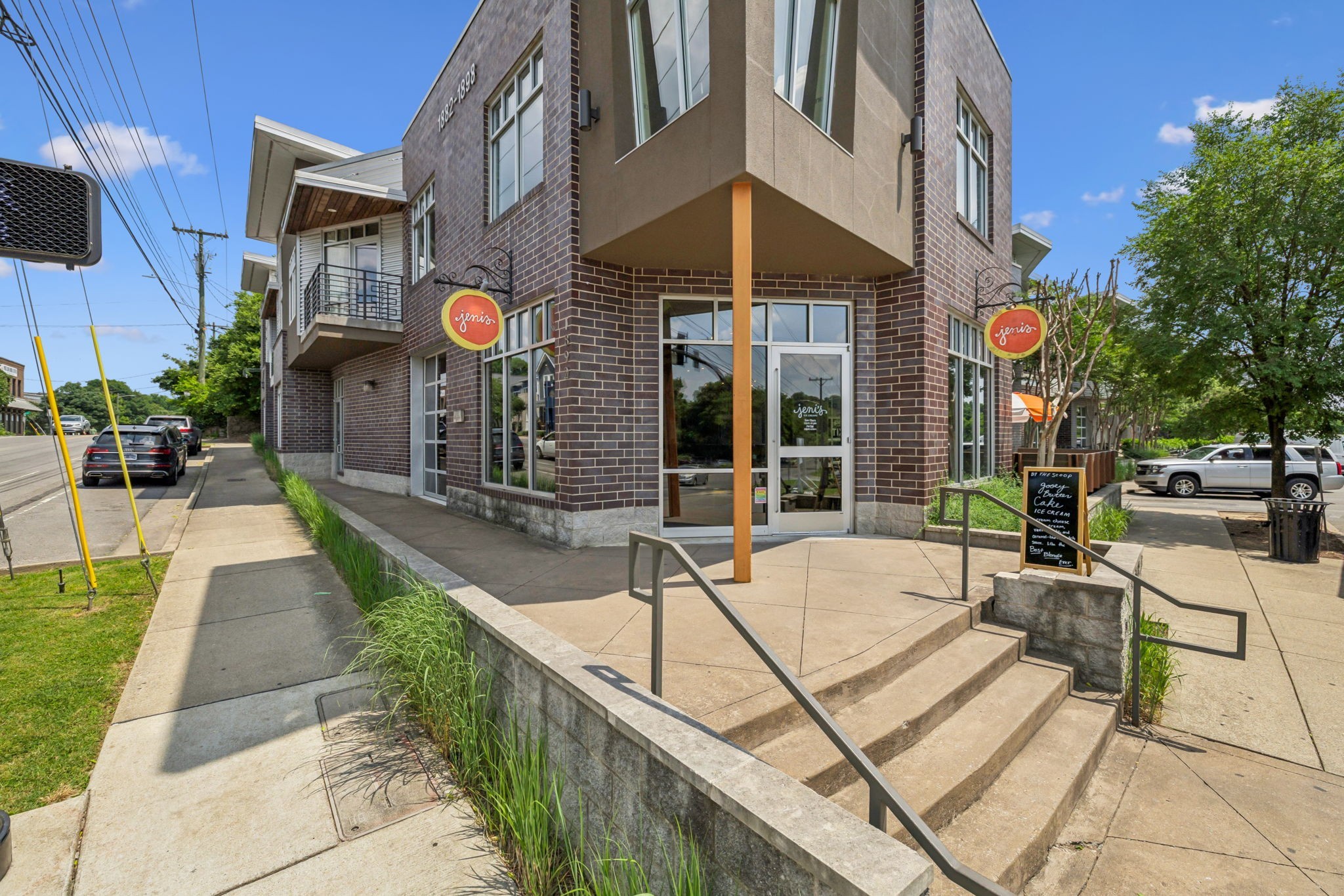 257 B Riverside Drive Nashville, TN 37206 - Photo 47 of 56 a view of a building with sitting area
