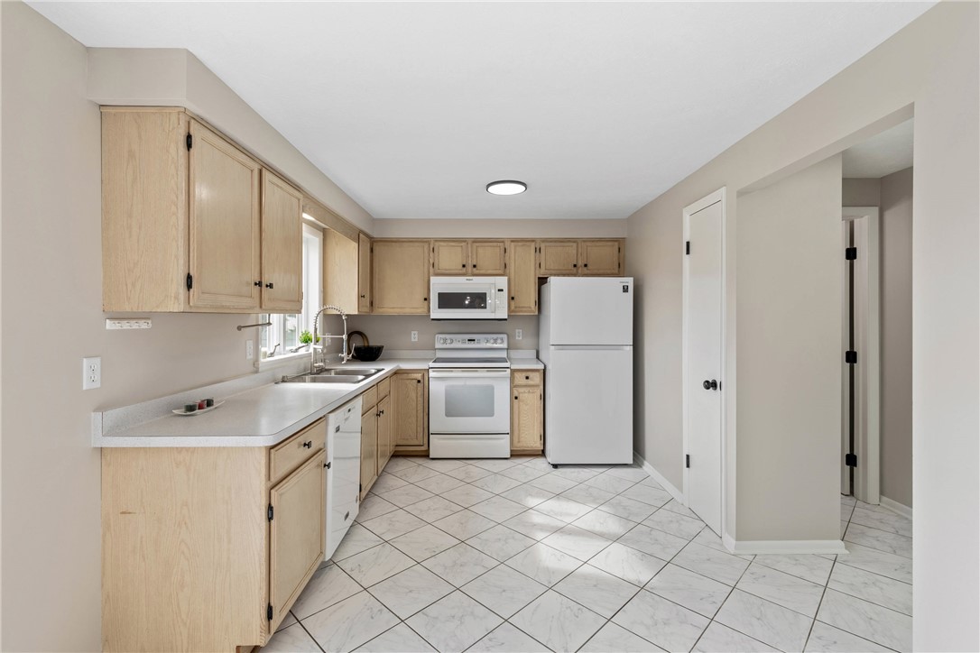 823 Bram Hall Drive Greece, NY 14626 - Photo 13 of 42