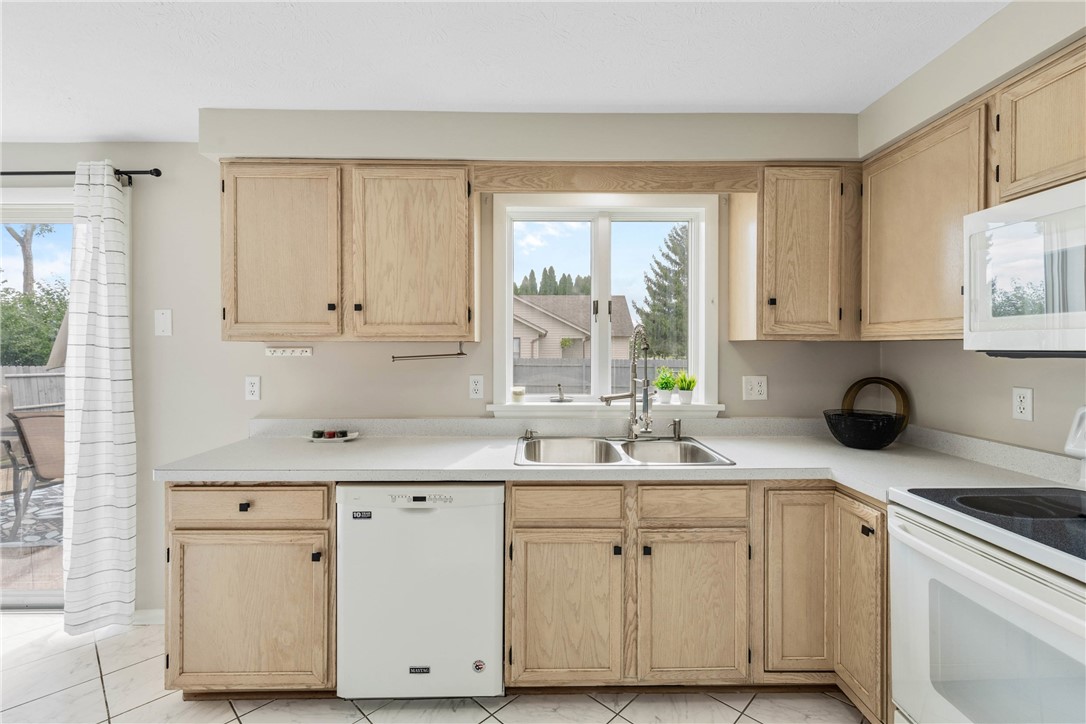 823 Bram Hall Drive Greece, NY 14626 - Photo 16 of 42