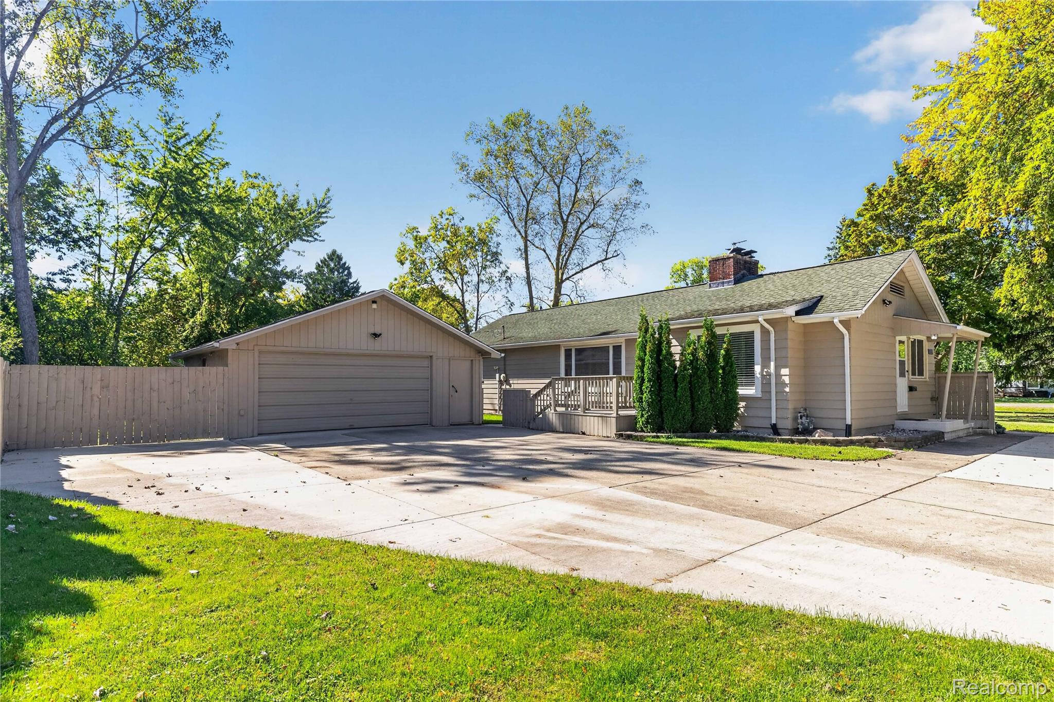 21263 Meridian Road Grosse Ile, MI 48138 - Photo 26 of 28 21263 Meridian, Grosse Ile (34 of 35).jpg
