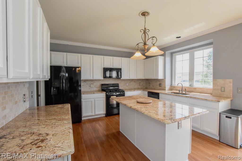 4237 Merriman Loop Howell, MI 48843 - Photo 13 of 56