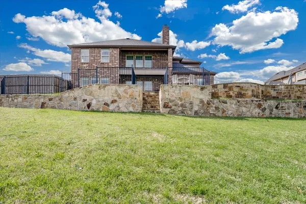 a view of a yard with brick wall