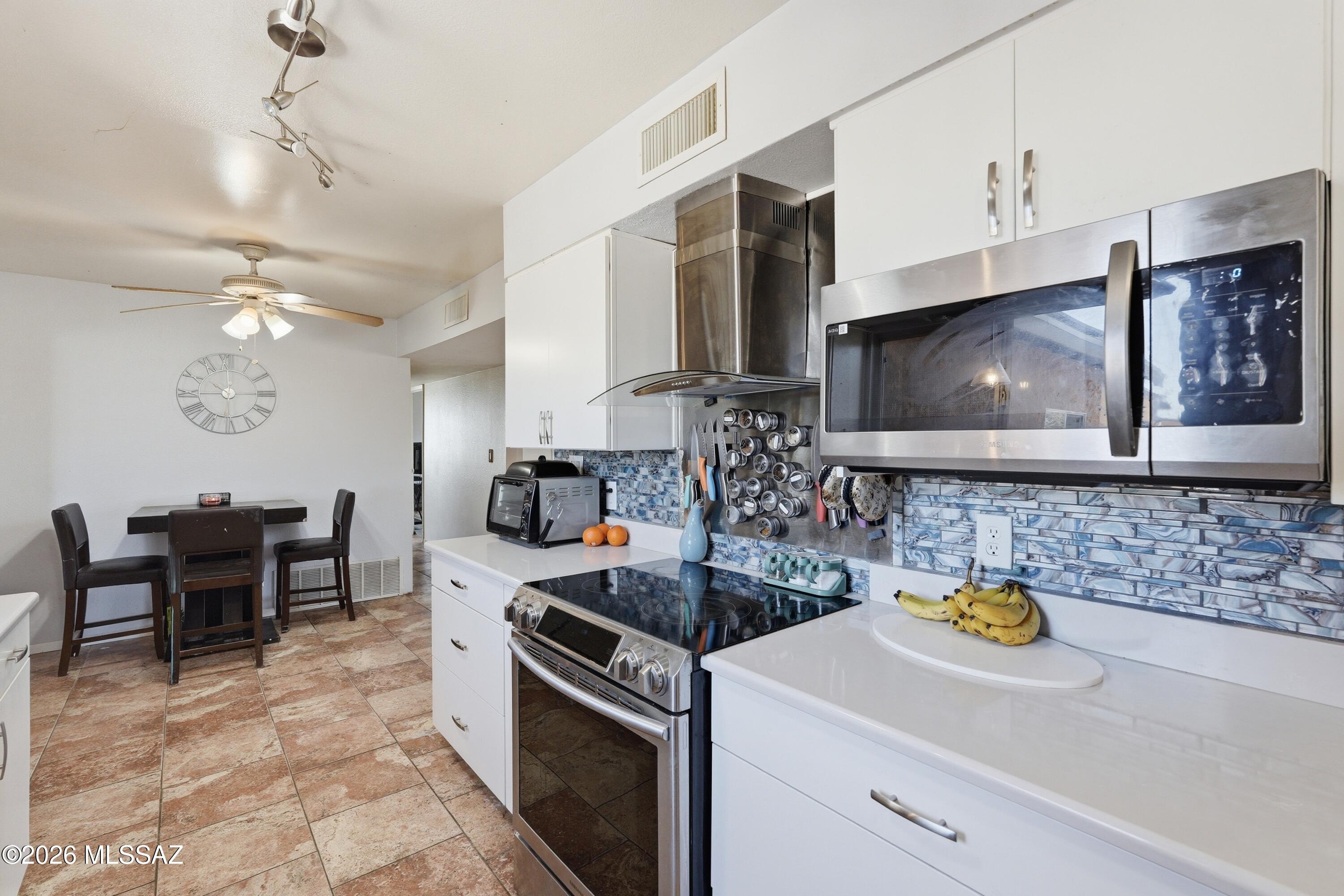 12010 West Hilltop Road Tucson, AZ 85736 - Photo 11 of 49