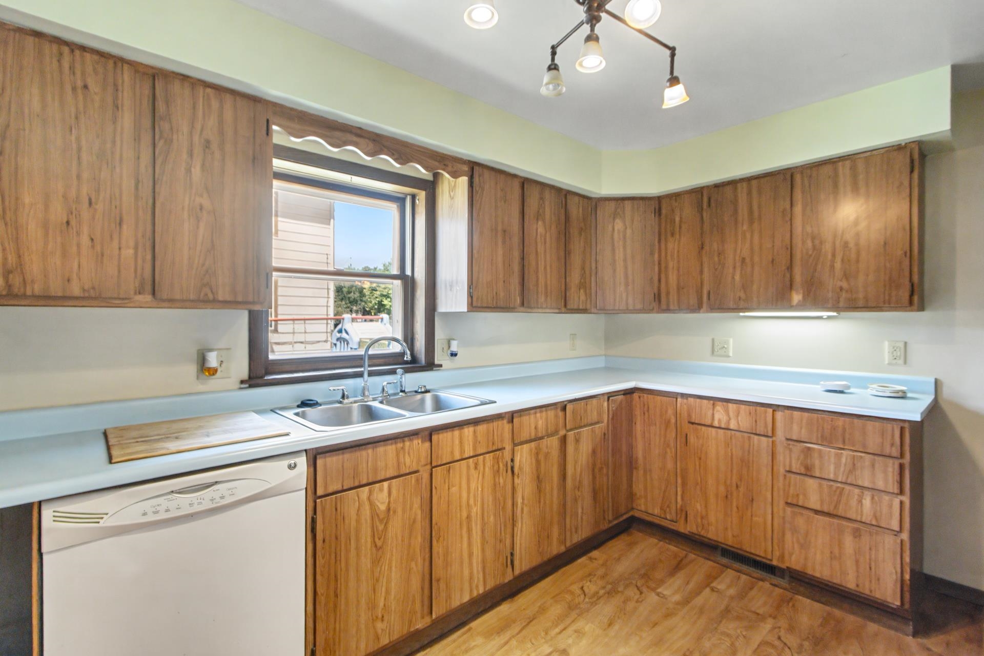 528 4th Street Baraboo, WI 53913 - Photo 17 of 29