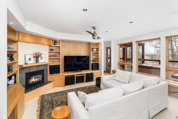 $879,900 | 1938 Middle Lane, Duluth, MN 55811