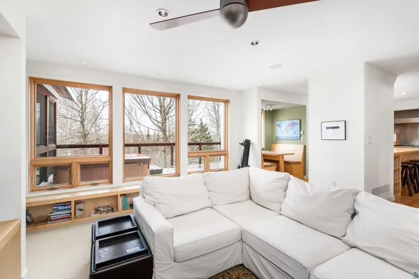 $879,900 | 1938 Middle Lane, Duluth, MN 55811