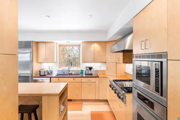 $879,900 | 1938 Middle Lane, Duluth, MN 55811