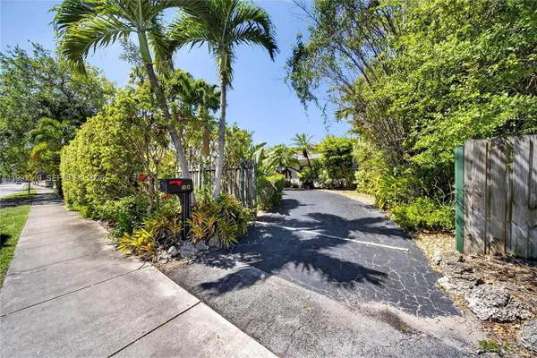 $6,295 | 10142 Southwest 79th Avenue, Miami, FL 33156